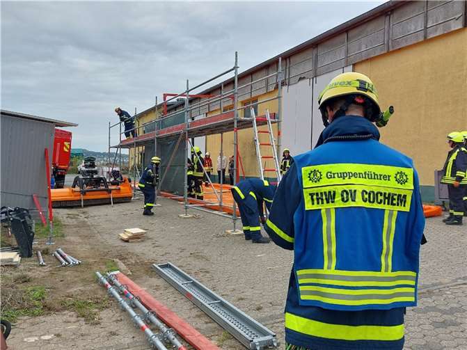 Aufbau der Dekonschleuse in Kaisersesch.