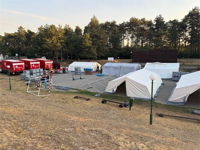 Aufbau des autarken Camps.