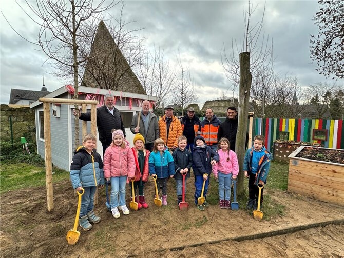 Aufgabe erfüllt und gemeinsam mit Special Olympics Rheinland-Pfalz aus zwei drei Bäume gemacht. Die Baumpflanz-Challenge geht weiter. Foto: Stefan Pauly/VG-Verwaltung Mendig