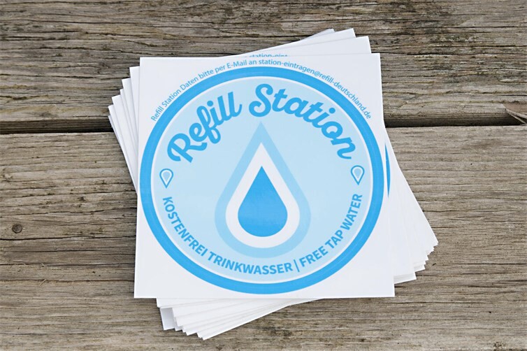 Aufkleber zur Erkennung der Refill-Stationen