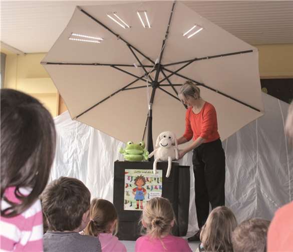 Aufmerksam verfolgten die Kinder die Vorführung.  privat