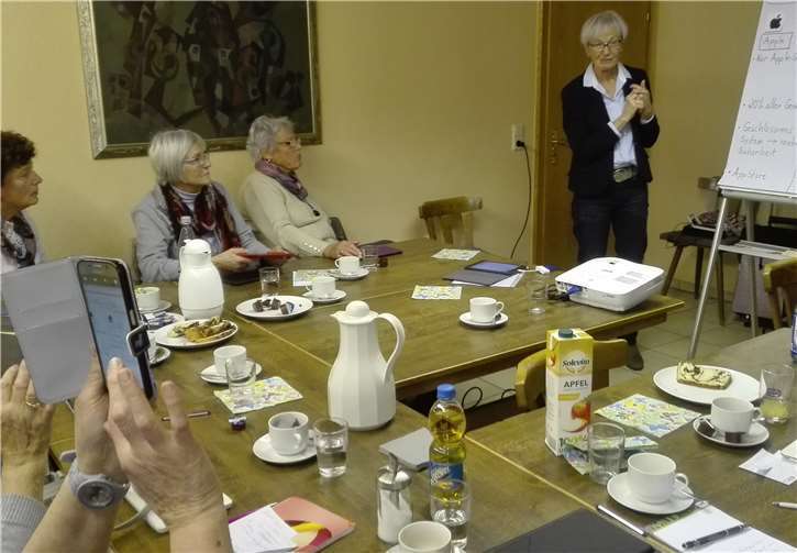 Aufmerksam waren die LandFrauen bei der Sache.privat