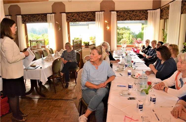 Aufmerksame Zuhörerinnen beim Referat von Anke Brühl-Tschuck. Fotos: VdK