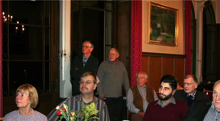 Aufmerksamkeit herrscht, wenn das Vereinsjahr in Bildern Revue passiert.  HG