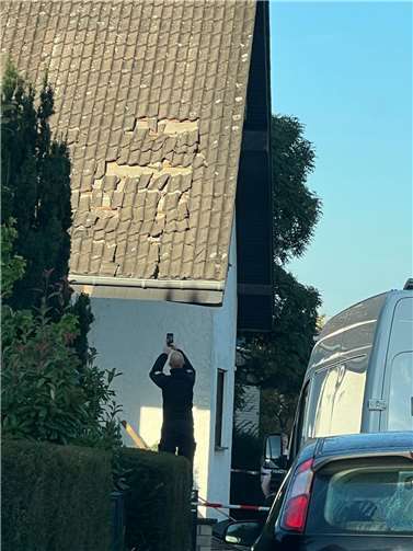 Explosion eines Hauses in Wachtberg-Adendorf Aufnahme des Daches nach der Explosion. Foto: CEW