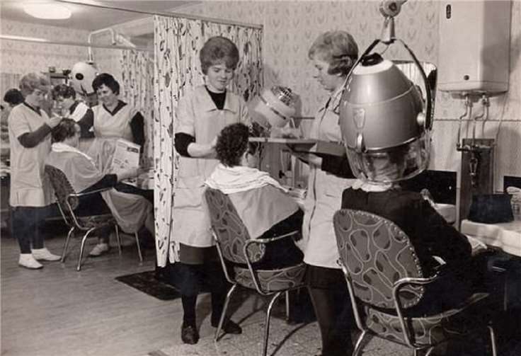 Aufnahme eines Friseursalons im Jahr 1960. Quelle: Förderverein Heimatgeschichte und Alte Propstei Kruft e.V.