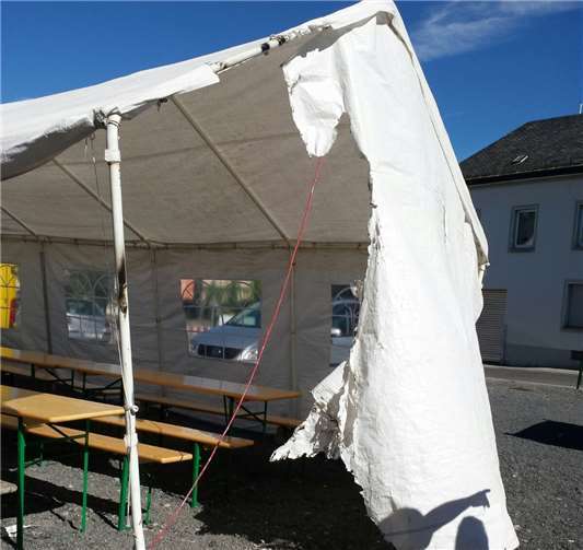 Aufnahmen vom Morgen nach dem Brandanschlag in der Nacht zum 23. Juni. Ganze Wandelemente verschmorten.