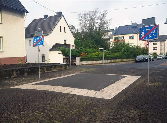 Aufpflasterungen – wie hier Hinter Lenchens Haus – sind eine effektive Form der Geschwindigkeitsdämpfung. Foto: Stadt Bendorf am Rhein
