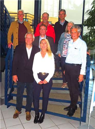 Aufsichtsrat und Vorstand der Genossenschaft mit dem Aufsichtsratsvorsitzenden Prof. Hermann Schlagheck (hinten links) und dem Vorstandssprecher Robert Hucho (vorne rechts).  Foto: privat