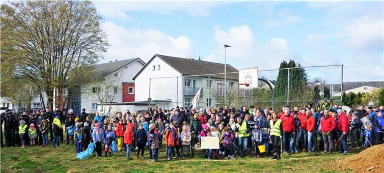 Aufstellung Peter-Esser-Platz. Fotos: privat