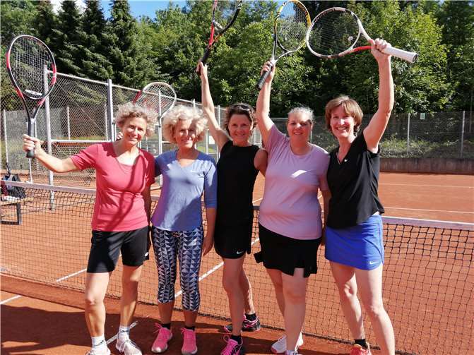 Aufstieg in die 1. BL für (v.l.) Annette Schmidt-Taube, Sabine Rump, Katja Glauner, Stefanie Klein, Anke Stolzenfels und Alberta Matarutse.Foto: privat
