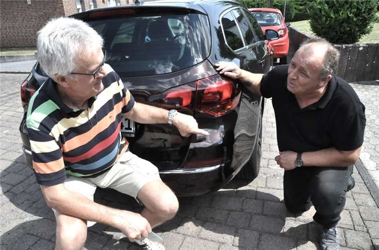 Auftragsannahme Montags um 10 Uhr: Kunde Bernd Schneider aus Bell „Kannst Du mir helfen ?“ Frank Oswald: „Kein Problem – morgen ist der Wagen fertig“.