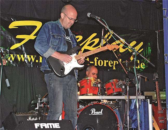 Auftritt der Band Foreplay aus Puderbach beim Straßenfest Schulstraße. privat