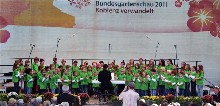 Auftritt des Kinderchors auf der BUGA 2001 in Koblenz.