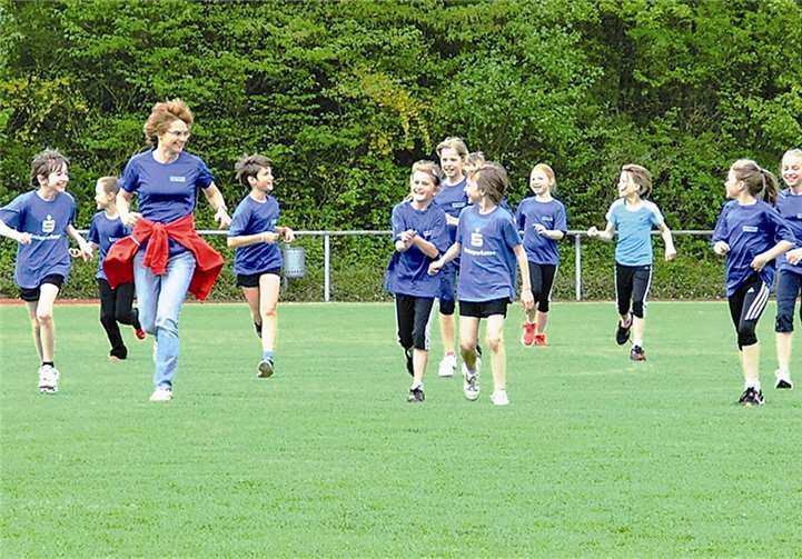 Aufwärmen auch bei den Kleinen mit Trainerin Sabine Schenke. Privat