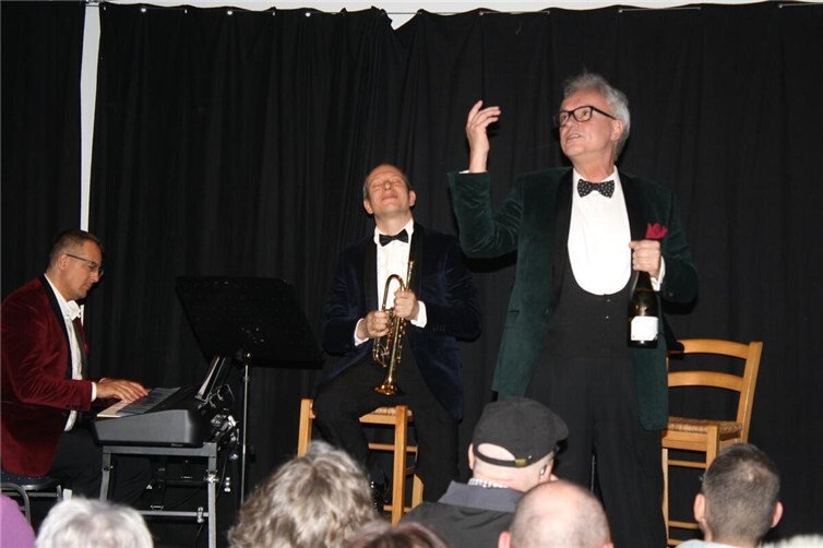 Augen zu und Genießen.  Uwe Kohls, Jonathan Beisiegel und Andreas Barth-Steinborn (v.l.) begeisterten die Fangemeinde  mit den Evergreens des österreichischen Ausnahmekünstlers.