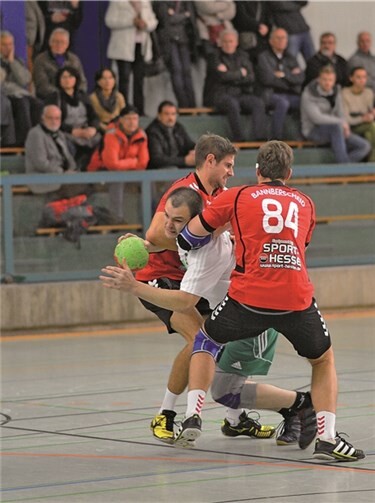 Augen zu und durch – Alexander Dick am Ball. Anke Bous
