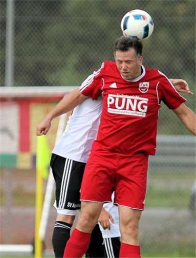 Augen zu und durch. Der TuS Kettig, hier gegen Anadolu Spor Koblenz, will gegen den SV Untermosel endlich seinen zweiten Heimsieg feiern. TH