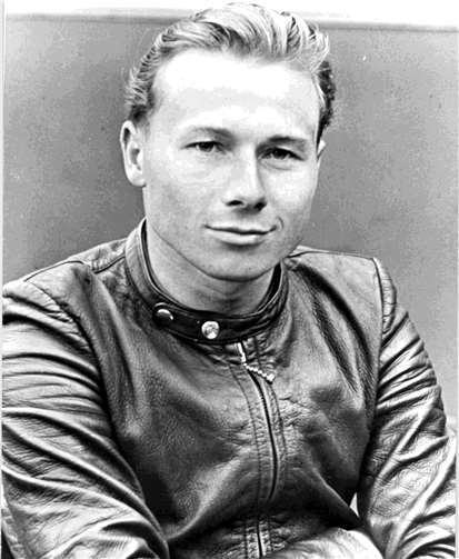 August Hobl war ein ‚Leichtgewicht‘. Als Rennfahrer beherrschte er gleichwohl auch die 350er DKW souverän.Foto: Archiv AUDI