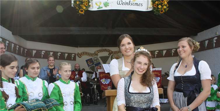 Aus Anlass der traditionellen Oberfeller Weinkirmes wurde Johanna zur neuen Weinkönigin gekrönt.TE