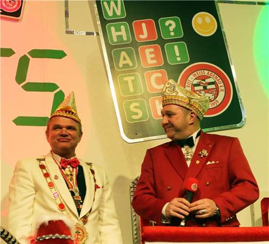 Aus Köln kam Ralf Schlegelmilch, Präsident der Willi Ostermann-Gesellschaft (r.). Er ernannte den Präsidenten und 1. Vorsitzenden der KG, Eddi Rausch, zum Ehrenvorsitzenden der Kölner Karnevalisten.