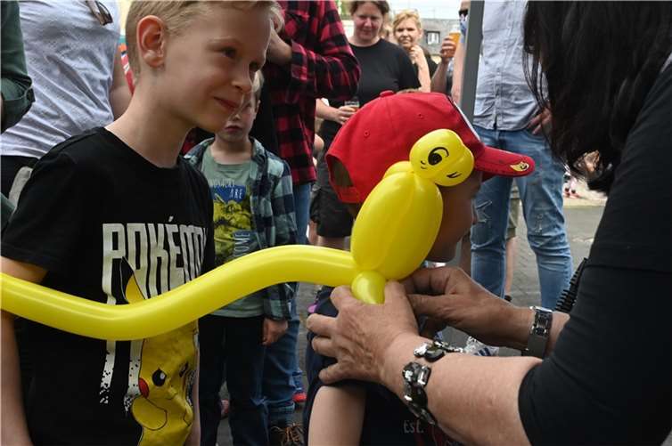 Aus Luftballons lassen sich sogar Papageien basteln.