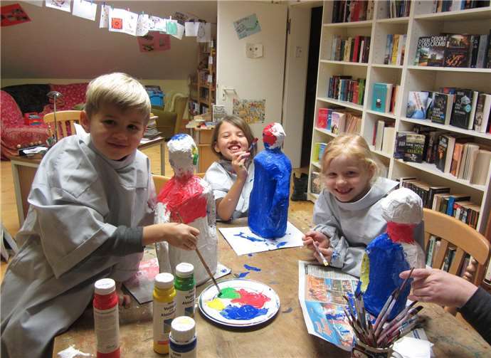 Aus alten Waschmittelflaschen wurden tolle Skulpturen erschaffen.privat