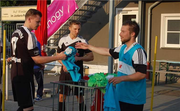 Aus beruflichen Gründen kommt Philipp Franzen (rechts) in den restlichen Spielen nach der Winterpause nicht mehr zum Einsatz. Foto: SK