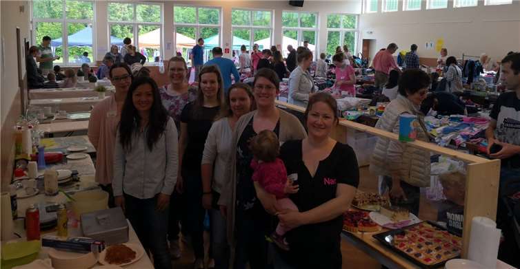 Aus dem Meckikids Vorstand 1. und 2. von rechts, Nadine Wolf und Kristina Biehl mit ihrem Börsen-Team.