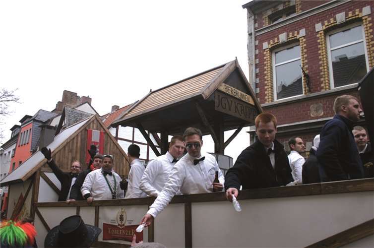 Aus dem Nachbarort waren die Kripper Junggesellen dabei.