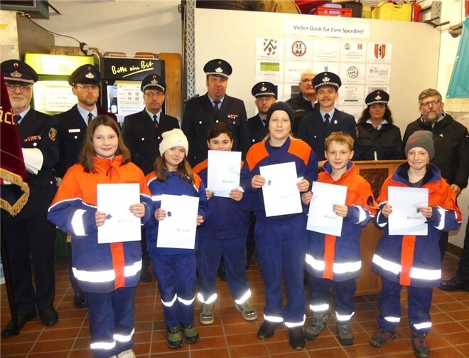 Aus dem Nachwuchs der Feuerwehr Faid wurden sechs Floriansjünger mit der Jugendflamme I. ausgezeichnet.