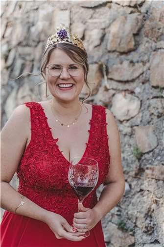 Aus dem Weinort Rech stellt sich Ortsweinkönigin Katja Hermann zur Wahl. Copyright: Lorena Krämer