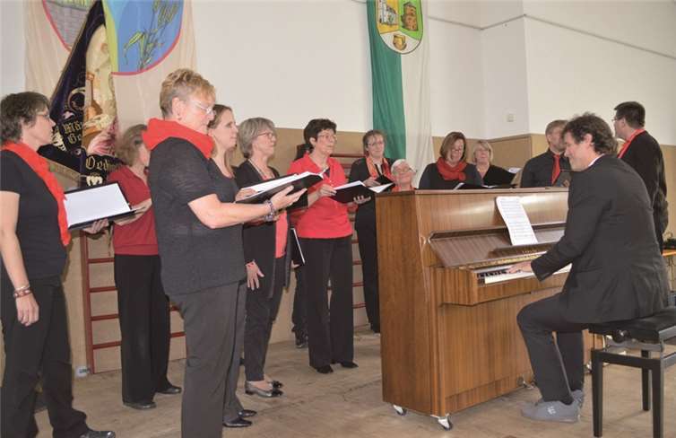 Aus dem benachbarten Birresdorf kam der gemischte Chor „Eintracht“.