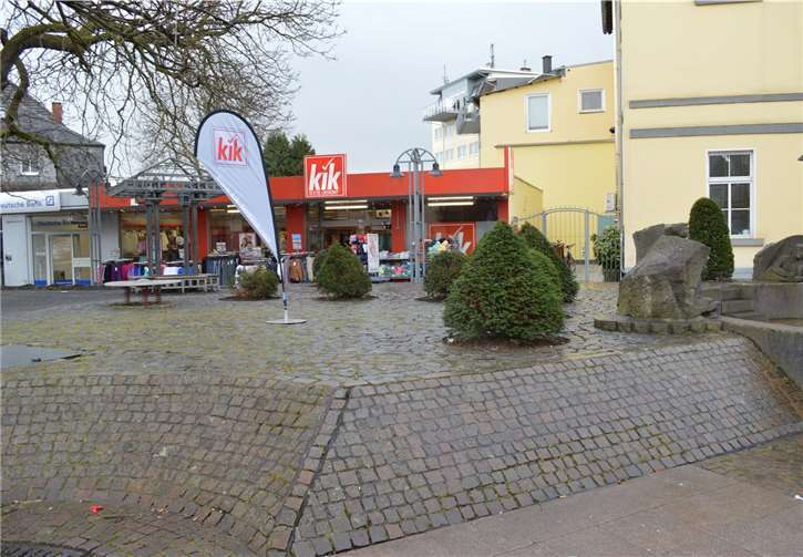Aus dem bisherigen „KiK“-Markt am Martinsbrunnen möchte Yaser Bulcum einen Nahversorger für die Remagener Innenstadt machen. AB