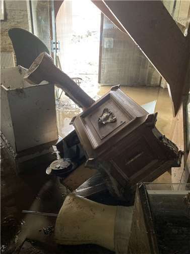 Flut: Restaurator Willi Vendel rettet Ahrweiler Kulturgut Aus dem von der Flut verwüsteten Schützenmuseum wurde die Truhe von Neusser Schützen gerettet