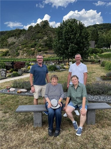Aus den Beerdigungsspenden anlässlich des Todes ihres Mannes Reinhold Herrig, der Mitte 2025 verstarb, stiftete Ulla Herrig eine Sitzbank für das Urnengrabfeld.Foto: privat
