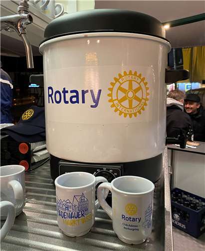 Aus der neuen Markttasse schmecken nicht nur gerade warme Getränke besser, sie – und damit der Rotary Club – leistet einen Beitrag zum Schutz von Umwelt und Natur. Foto: privat