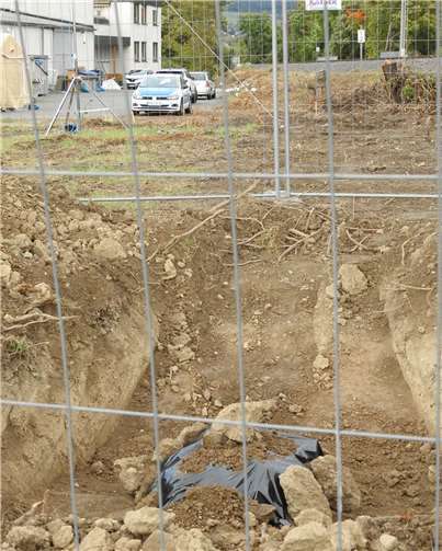 Aus diesem Loch wurde die Bombe entfernt.