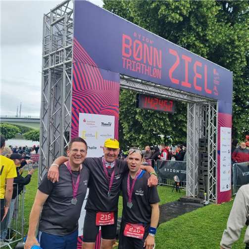 Aus einer Bierlaune auf Platz 48: Oberdorf-Raketen überraschen beim Bonn-Triathlon. Foto: privat