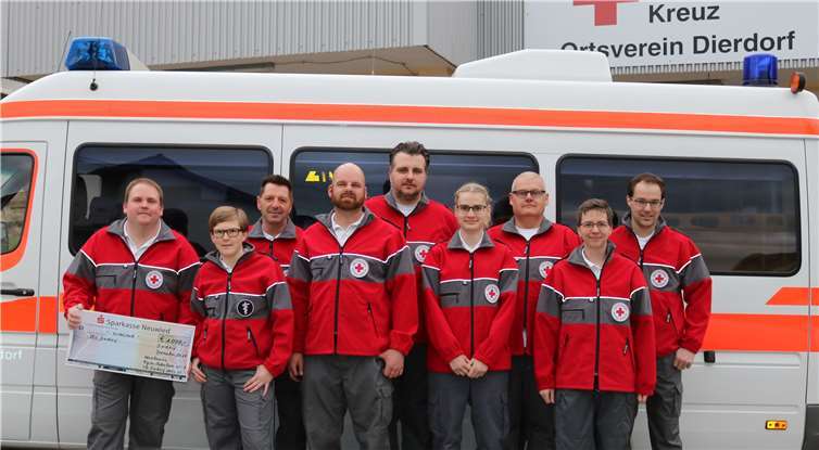 Aus einer Spende über 1.000 Euro wurden neue Fließjacken für die ehrenamtlichen Helfer finanziert.privat