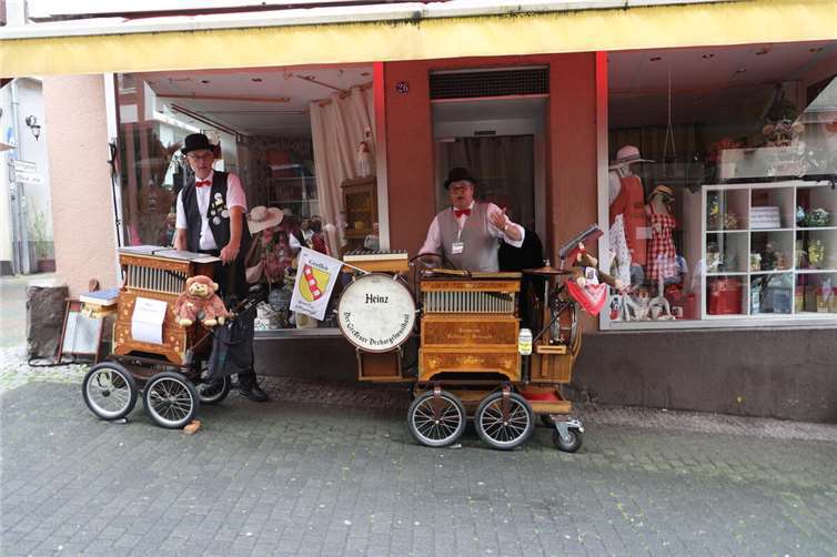 Aus ganz Deutschland und aus einigen europäischen Ländern waren sie angereist, um die spezielle Atmosphäre zu genießen, alte Bekannte wiederzutreffen und um einfach Spaß zu haben.