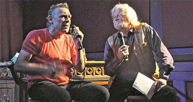 Aus seinem Leben als Musiker und Unternehmer plauderte Mike Becher mit Rolf Plewa bei „musik & talk“.