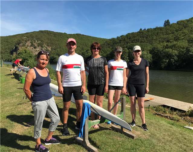 Ausbilder Patrik Sassin (2.v.l.) mit den vier Teilnehmerinnen. Foto: GTRV Neuwied