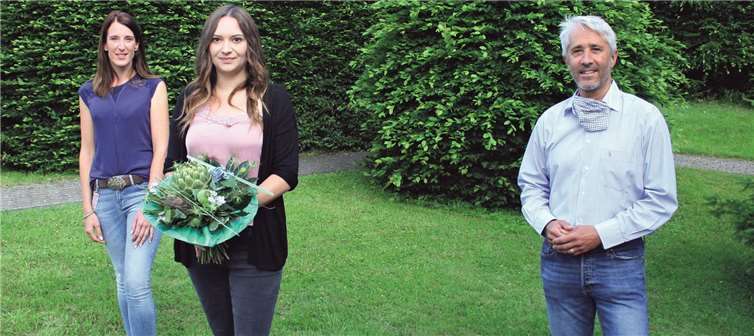 Ausbilderin Anika Weidert, Heilerziehungspflegerin Friederike Timon, Einrichtungsleiter Thomas Zenner (von links) Foto: Caritas Werkstätten, Cochem