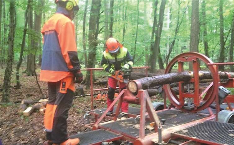 Ausbildung der Feuerwehrmänner am Spannungssimulator. PS