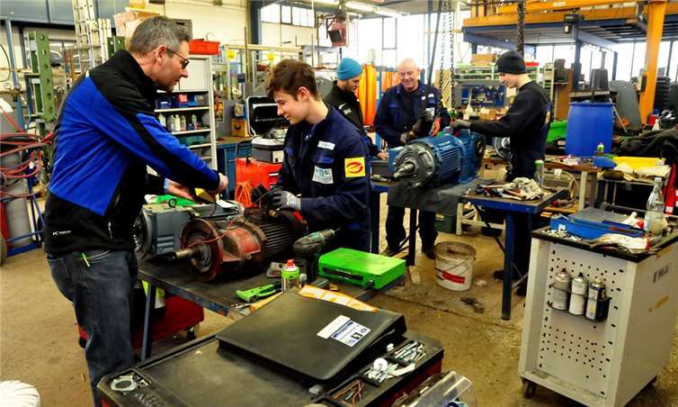Ausbildung wird groß geschrieben. Da achtet der Chef, Andreas Fuhrmann, (links) auch persönlich drauf.