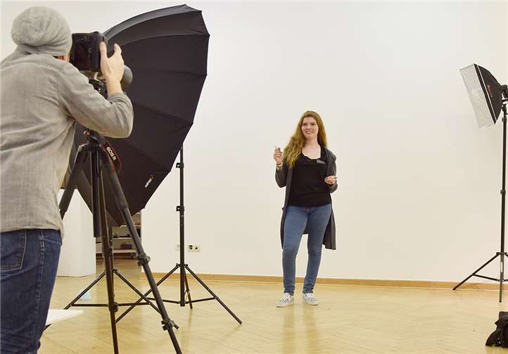 Ausbildungsbotschafterin Chantal Kilian beim Fotoshooting für die Aktion „Eine Woche – Deine Chance“. Die 23-Jährige ist Zahntechnikerin und möchte ihre guten Erfahrungen als Handwerkerin auch anderen Jugendlichen vermitteln.Quellen: HwK Koblenz