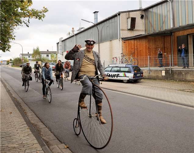 Ausfahrt mit historischen Fahrrädern.  Foto: Jan Schauff