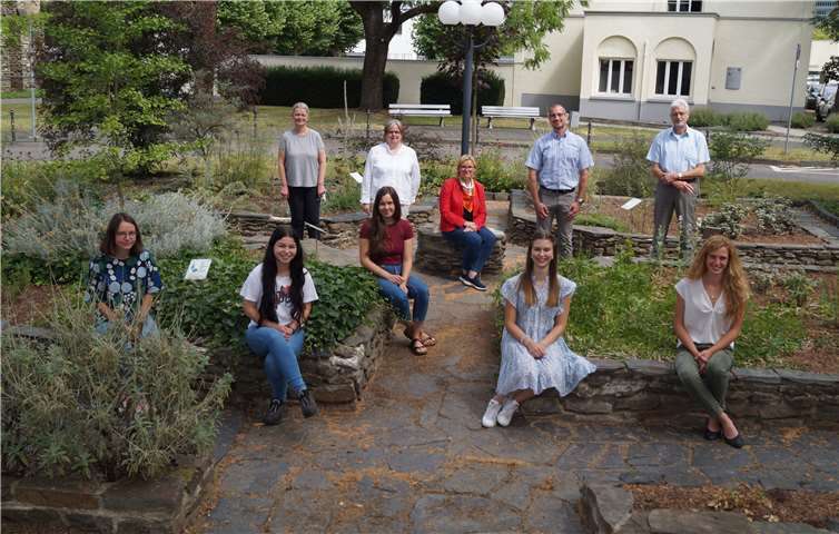 Ausflug an die Koblenzer Hebammenschule: Schülerinnen und Ausbilder aus Trier freuen sich auf den Unterricht am GK-Mittelrhein. Eine Kooperation macht dies möglich.Foto: Gemeinschaftsklinikum Mittelrhein