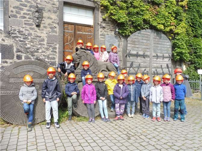 Ausflug zum Lava-Dome mit dem Besuch des Lava-Kellers.
